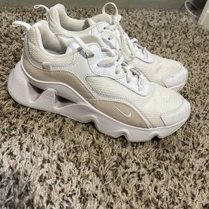 Nike Ryz 365 2 Women's 7 1/2 GUC